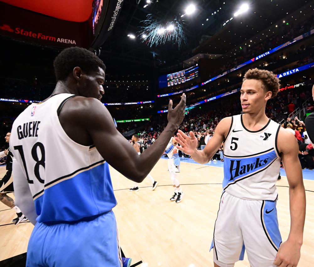 然遗憾屈居 然遗憾屈居