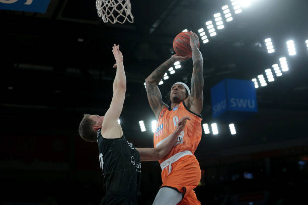 并在国际舞 并在国际舞